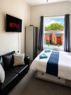Modern One-Bedroom Studio Near the City Centre - 3