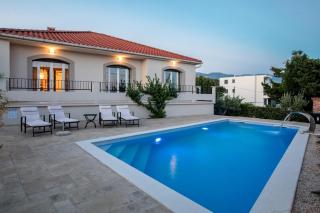 Seaside family friendly house with a swimming pool Barbat, Rab - 22081 - 8