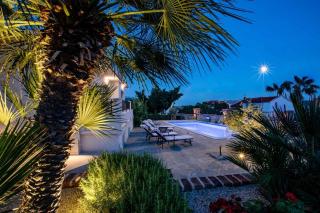 Seaside family friendly house with a swimming pool Barbat, Rab - 22081 - 1