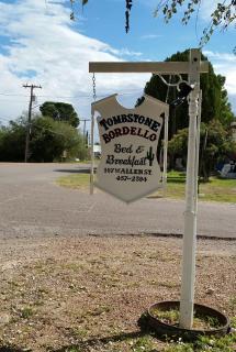 Tombstone Bordello Bed & Breakfast - Tombstone - 4