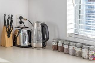 Rare Find, City Townhouse with 4 Car Parks! - 7