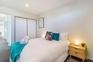 Rare Find, City Townhouse with 4 Car Parks! - 5
