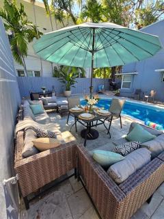 Walk to Las Olas Pool Perfect Couples Stay - 0