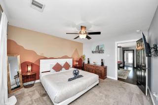 Vibrant Vegas Vibes - Hot Tub & Games - Perfect 4 Family & Groups - 4