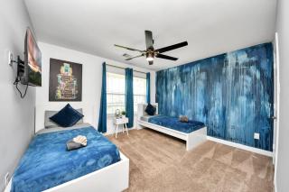 Vibrant Vegas Vibes - Hot Tub & Games - Perfect 4 Family & Groups - 1