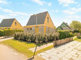 Detached Beautiful Holiday Home in Julianadorp - 3