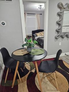 Cozy 2B Home in Delmar Loop with Newly Renov Bathroom - 6