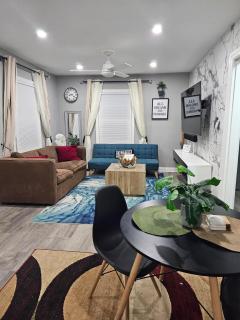 Cozy 2B Home in Delmar Loop with Newly Renov Bathroom - 3