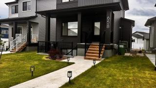 Modern, Stylish & Cozy Brighton Walkout Retreat, Sleeps 6 - 3