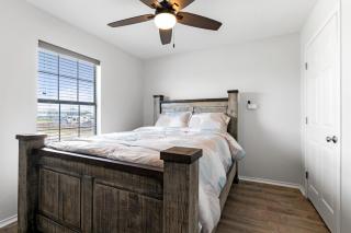 Waterfront Beach House - 9
