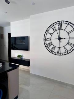 Modern 2BR Apartment Terrace & Free parking - 7