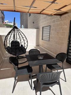 Modern 2BR Apartment Terrace & Free parking - 1