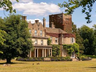 Lucknam Park, Emblems Collection - 4