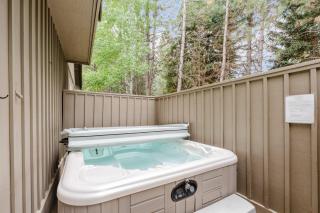 Comfortable townhome with private hot tub & shared pool - SHARC passes included - 8