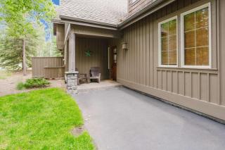 Comfortable townhome with private hot tub & shared pool - SHARC passes included - 4