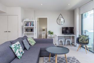 Viaduct 2BR Pool, Spa and Parking Zodiak Stays - 1