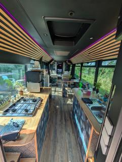 Magnifique bus insolite avec jacuzzi - 8