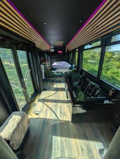 Magnifique bus insolite avec jacuzzi - 5