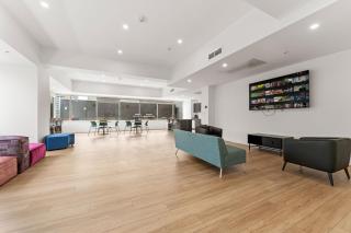 Executive Skyline Suite , UG Parking , Gym - 1