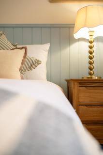 Stunning 3 Bedroom Cotswold Retreat - 2
