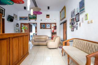 RedDoorz near Hartono Mall - 2