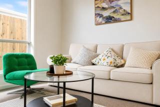 Haus Verde | 4BR Greenbank Hideout in Logan - 8