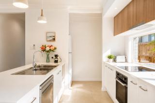 Haus Verde | 4BR Greenbank Hideout in Logan - 4