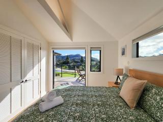 Serenity Sands Beach House - 4