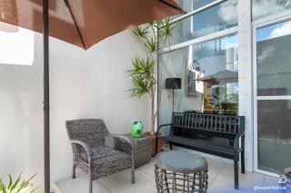 Spacious 2BD with balcony and pool, close to everything - 0