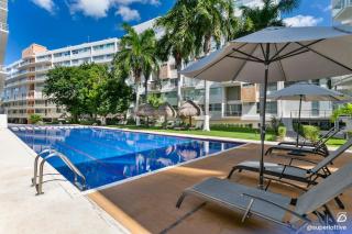 Spacious 2BD with balcony and pool, close to everything - 1