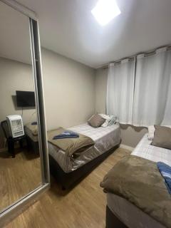 Apartamento para temporada a 15 minutos da Asa Sul, próximo de tudo ! 3 quartos 11 camas com auxiliares , 8 camas sem usar as auxiliares - 1