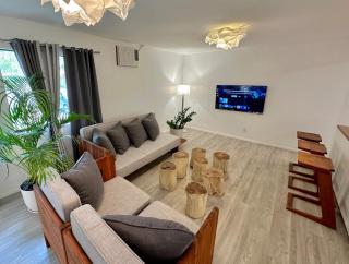 3 BR, Full Kitchen, King Beds, Massage Chair - 0