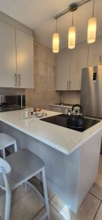 Cozy 2 Bedroom Cottage - 7