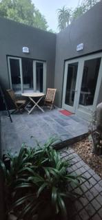Cozy 2 Bedroom Cottage - 6