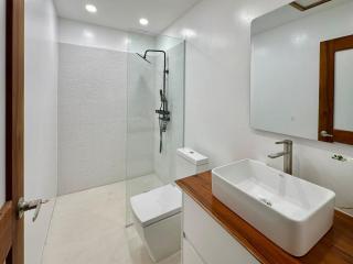 4 BR, Jacuzzi, 2 Master Bedrooms, Professional Kitchen - 3