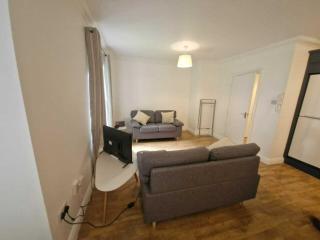 Spacious Bright Modern Apt With Garden - 0