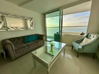 1 Bedroom Beachfront 40th Floor - 2