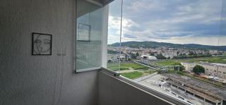 Central Rm Valcea Luxury Apartment - 9