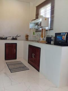 Stylish 1BR Retreat with Workspace & Hammock - 8