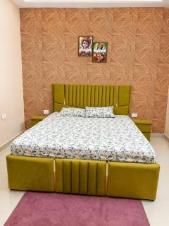 Radha Rani Retreat Luxury 1 BHK Near Prem Mandir - 4