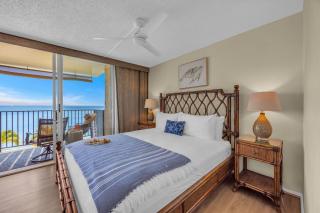 Oceanfront Whale Watching, Sunsets, Island Views on Big Lanai - 5