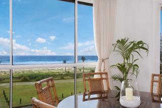 King Tide -Broadbeach 3BR with Ocean Views & Balcony - 5