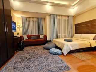 Cozy Private Hotel Suite with Bath Tub and Free Pool Access - 5