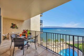 Oceanfront Escape, Molokai Views & Tropical Breezes - 0