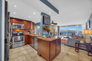Oceanfront Escape, Molokai Views & Tropical Breezes - 9