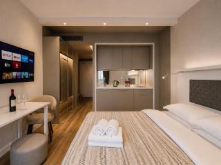 Charming Sea View Aparthotel - 8