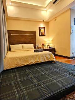 Cozy Private Hotel Suite with Bath Tub and Free Pool Access - 2