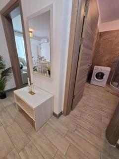 Luxury 1BR Apartment - Resort cu Piscine Sauna Jacuzzi Gym langa plaja - 9