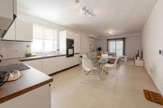 TL7 - Modern 2-Bedroom Haven - 5