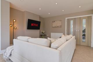 Luxury Marsh View Retreat with Parking - 4 Bed - Sleeps 10 - 4